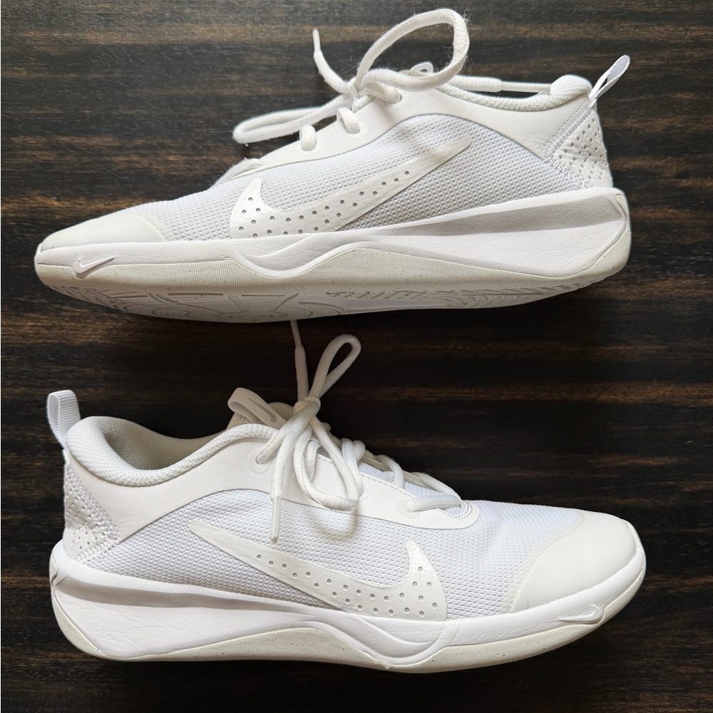Nike Omni Multi-Court Big Kids' Indoor Court Shoes - White, Size 6Y